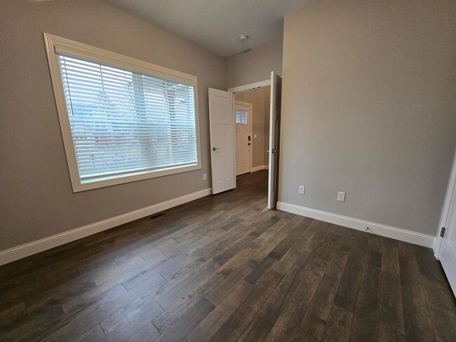 Building Photo - 6 Bedroom Home in Brookridge Estates