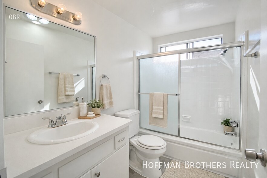 Building Photo - 981 Elden Ave