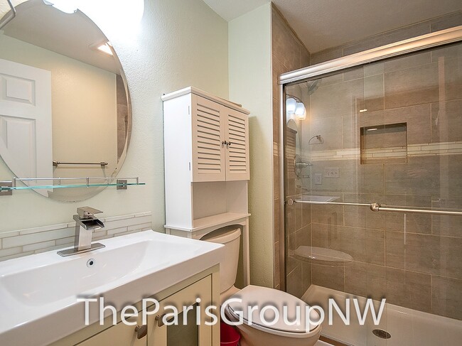 Building Photo - 3br Totem Lake Condo Big Open Flr Plan