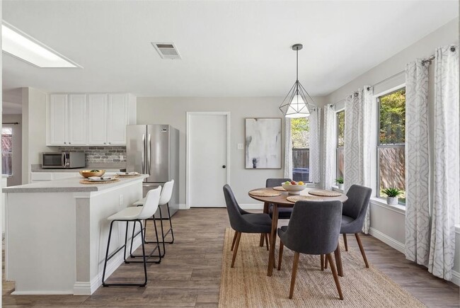 Building Photo - 1715 Ruthie Run