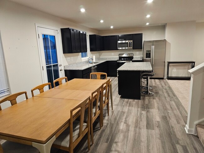 Building Photo - 203 Bowline Dr