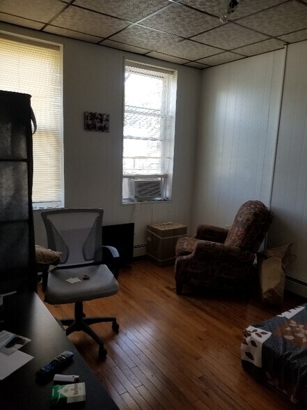 Primary Photo - 258 Hancock Ave