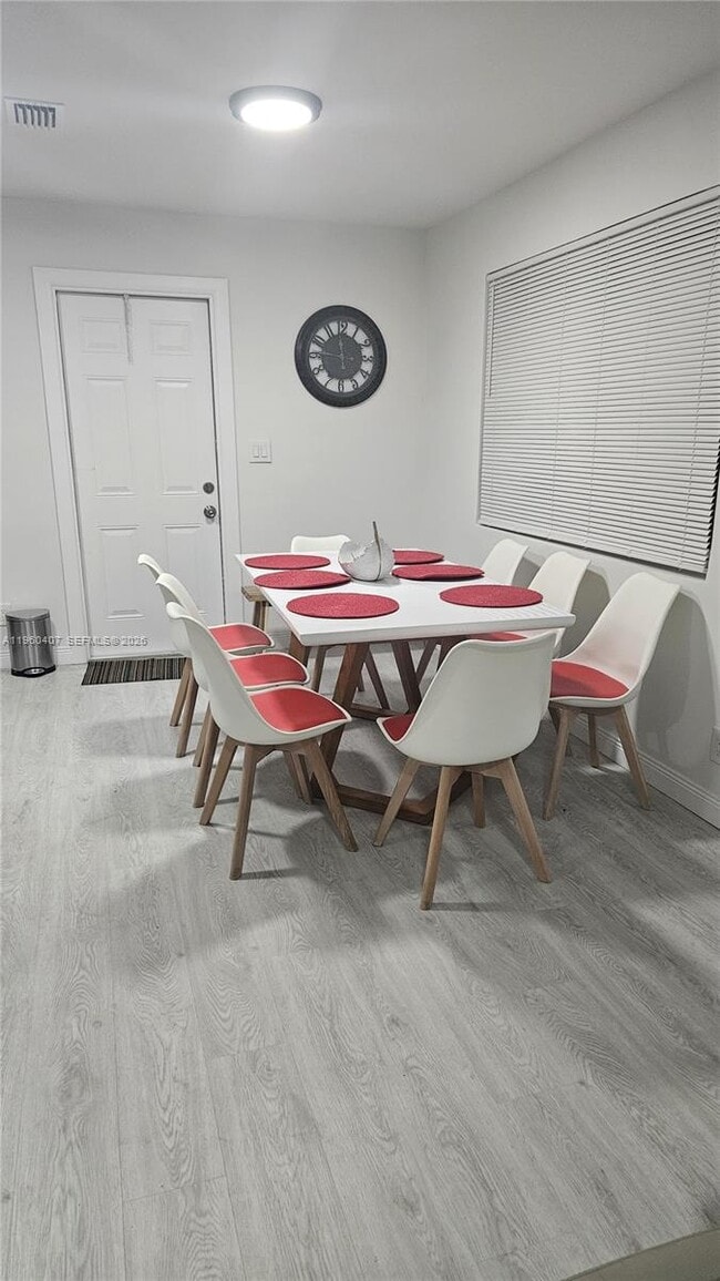 Building Photo - 1831 NE 56th St