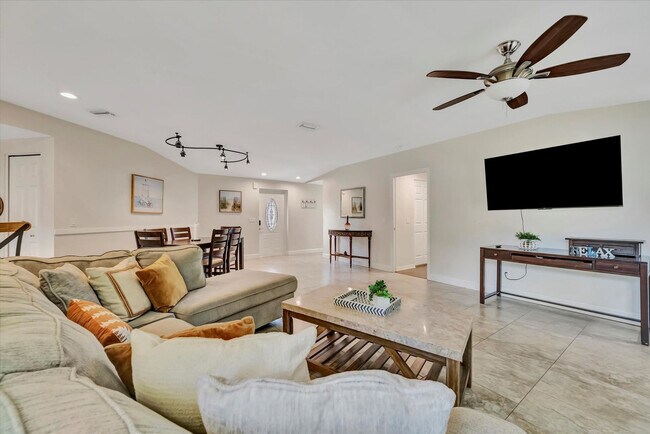 Building Photo - 2529 Croton Ave