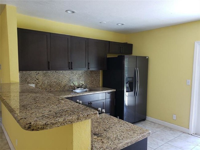 Building Photo - 4321 NE 6th Terrace