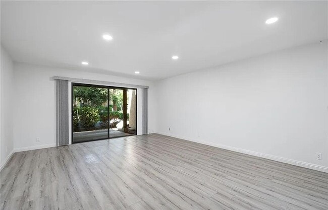 Primary Photo - 26 Tangelo