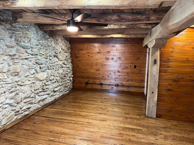 Building Photo - 2985 Granary Rd