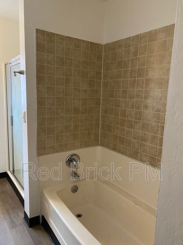 Building Photo - 800 E 23rd St