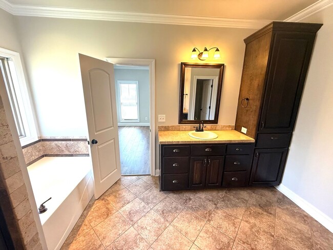 Building Photo - ** 4 bed 2 bath located in Wetumpka ** Cal...