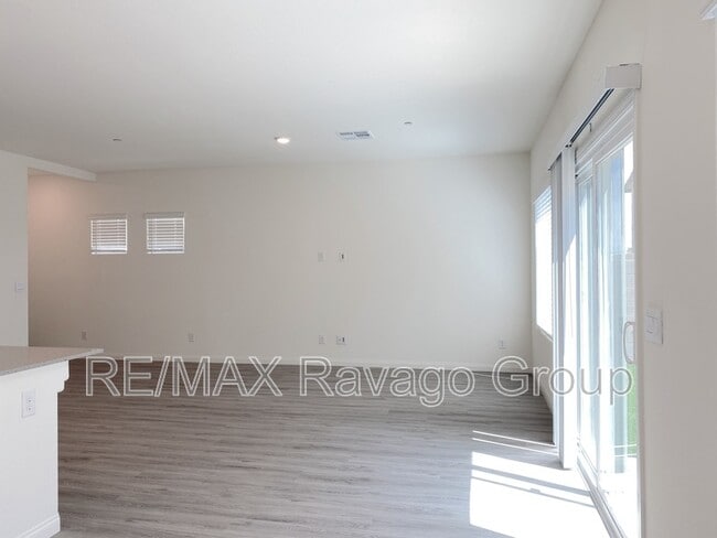 Building Photo - 9920 S Ullom Dr