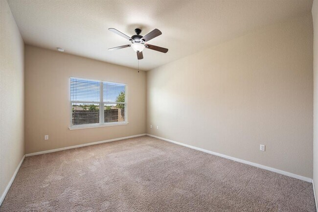 Building Photo - 231 Northern Flicker St