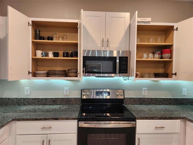 Building Photo - 10488 Shady Preserve Dr