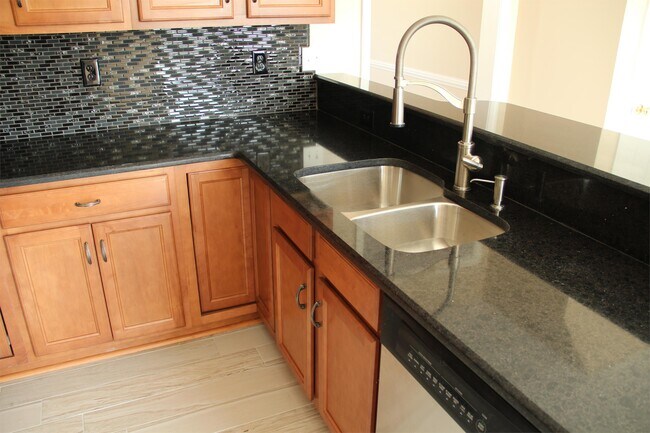 Building Photo - 107 Enchanted Way