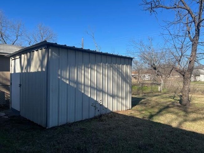 Building Photo - 1105 Fisher St