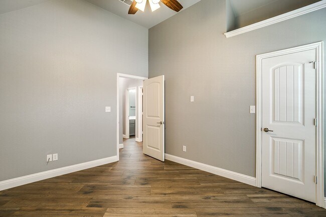 Building Photo - Beautiful 4 Bed, 2 Bath in Pristine Willow...