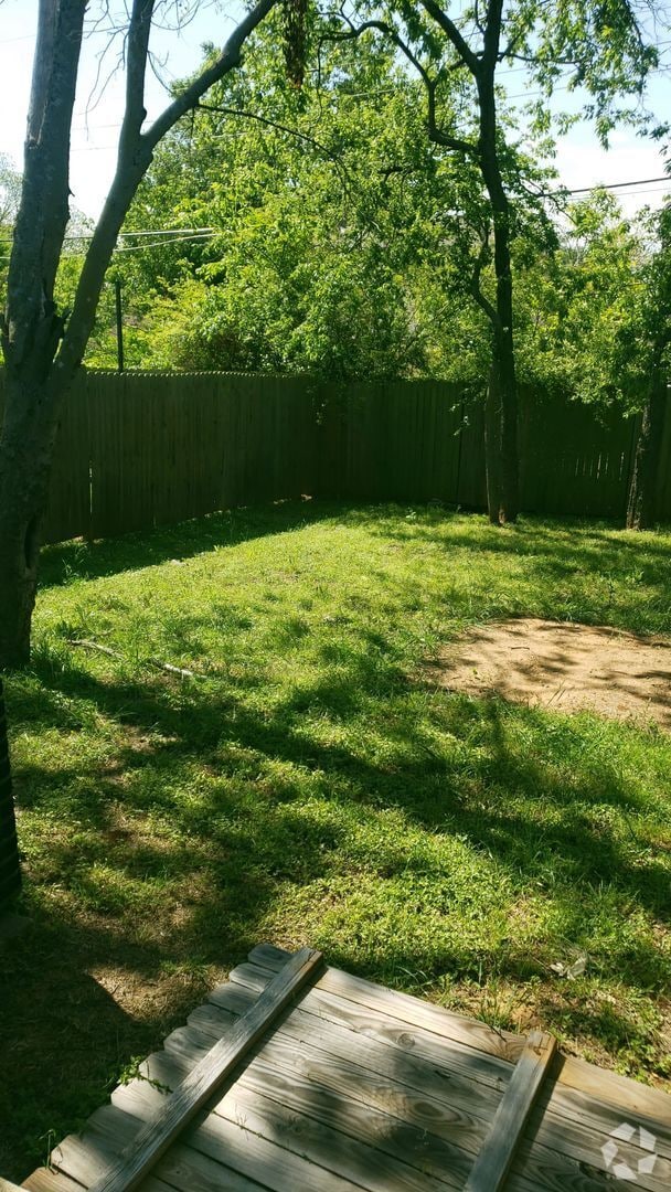 Building Photo - Great size Duplex for rent in Arlington!