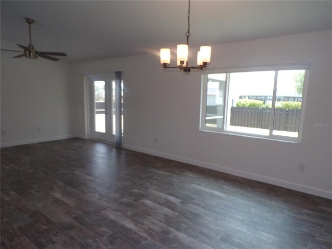 Building Photo - 2989 Pinetree St