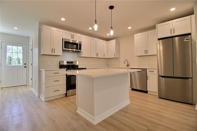 Building Photo - 1 Cottage St