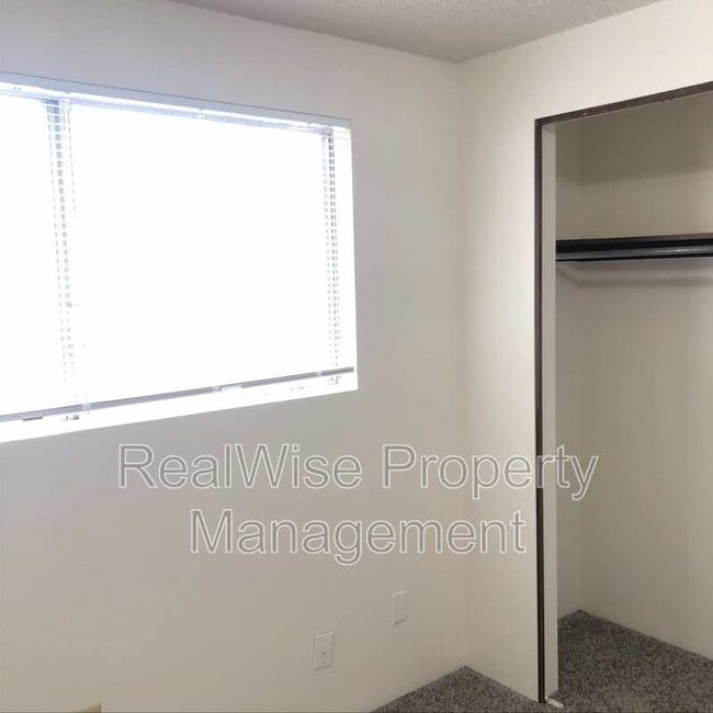 Building Photo - 1227 NW Highland Ave