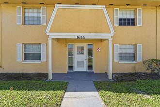 Building Photo - Modern & Spacious 2-Bedroom Apartment in Serene Oakridge Orlando