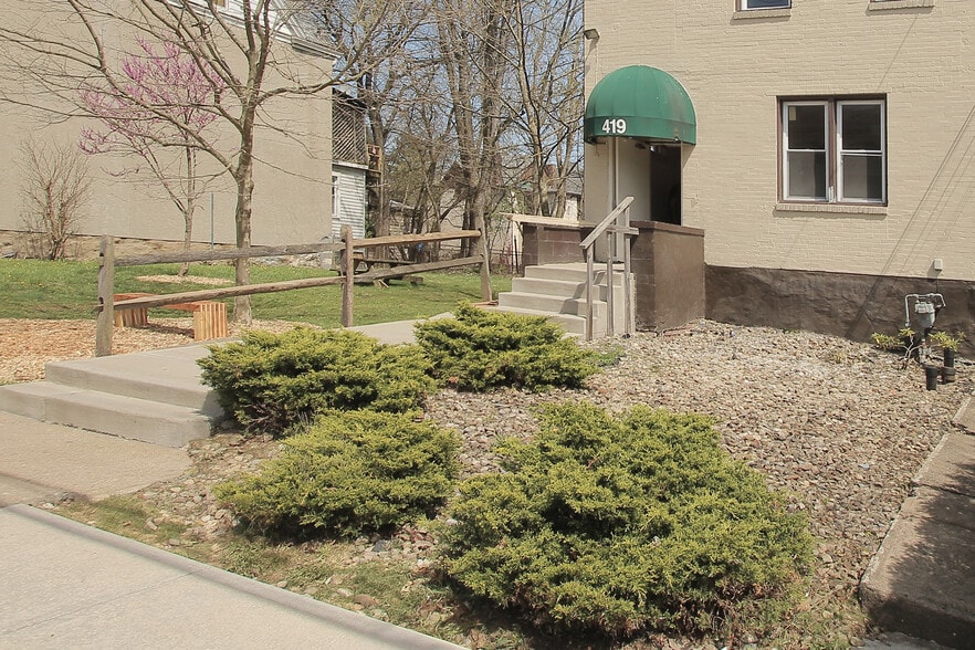 Building Photo - 419 Peebles St