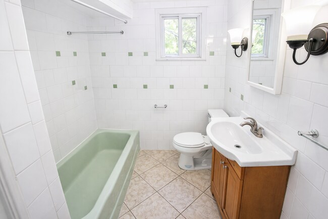 Interior Photo - NEVILLE COMMONS -- 159