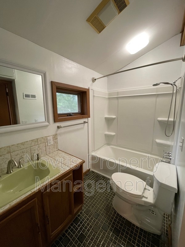 Building Photo - 5095 Cumberland Ct
