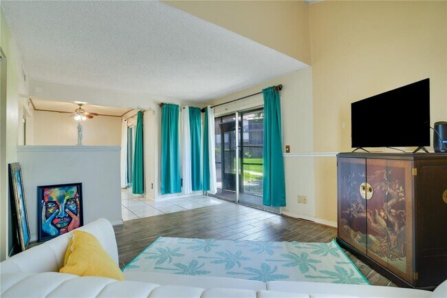 Building Photo - 6338 Newtown Cir