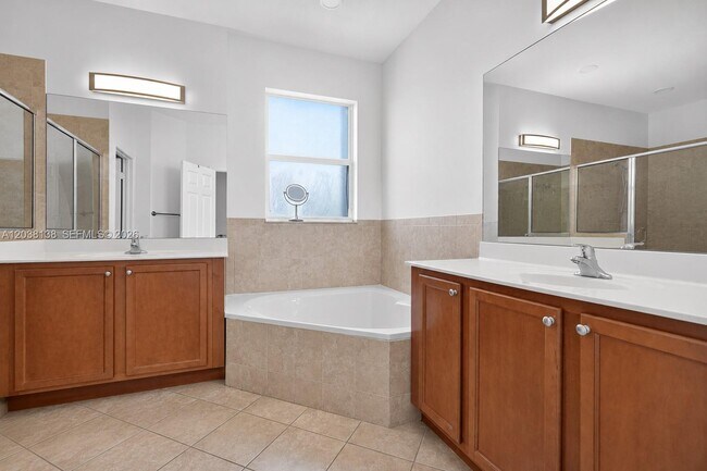 Building Photo - 4422 NW 112th Ct