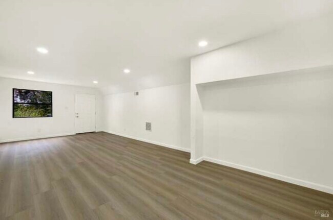 Building Photo - 324 Ohio St