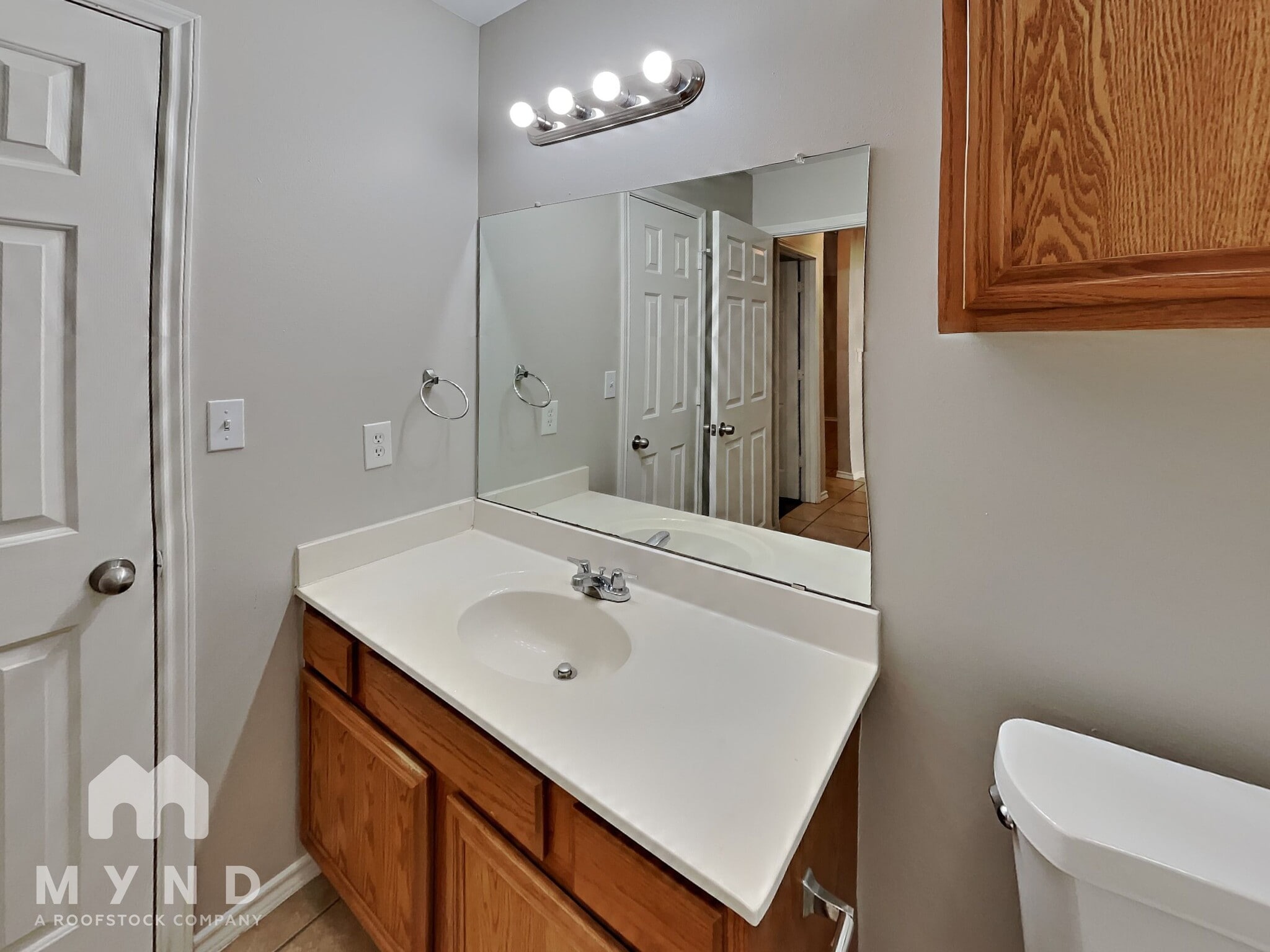 Building Photo - 528 N Brentwood Ave