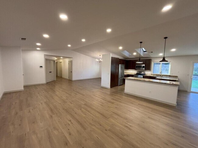 Building Photo - 479 Merida Dr