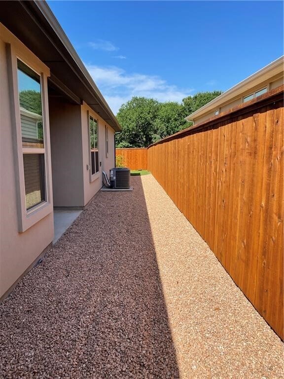 Building Photo - 624 Parkline Dr