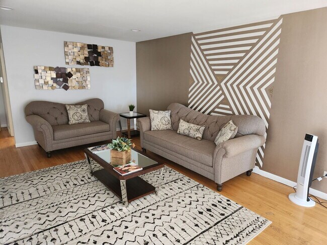 Building Photo - 368 Luella Ave