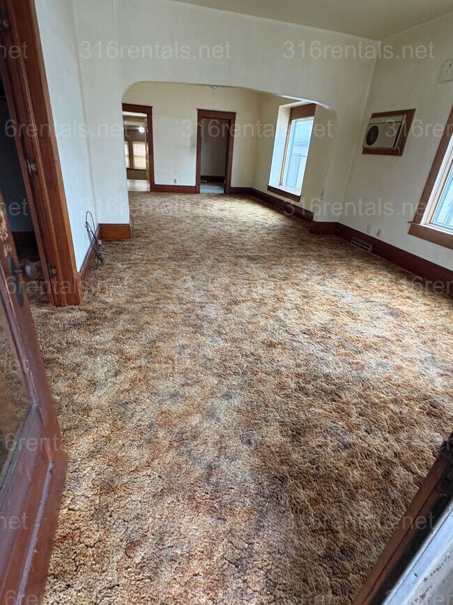 Building Photo - $875 - 3 bed 1 bath - Single Family Home