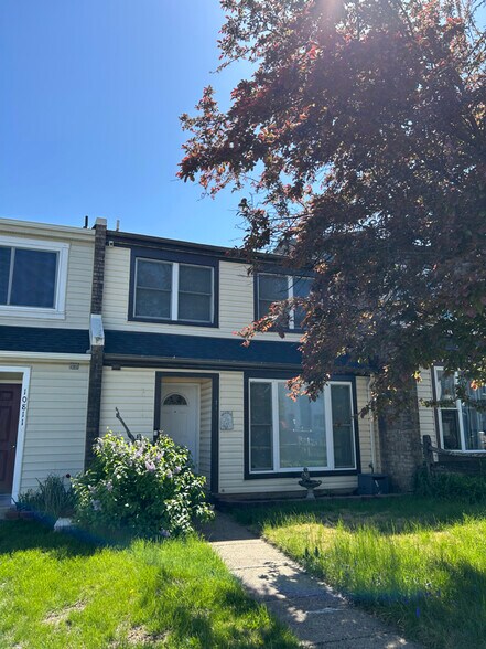 Primary Photo - 10813 Daisy Ct