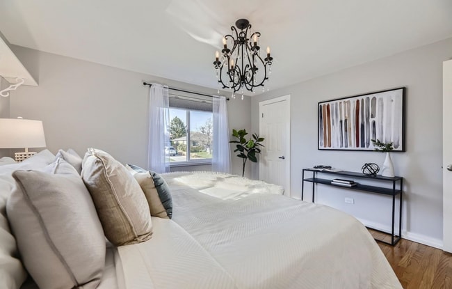 Building Photo - 4760 E Colorado Ave