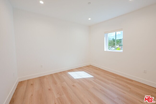 Building Photo - 11241 Morrison St