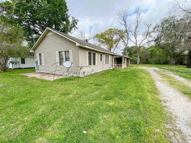 Building Photo - Newly renovated 3-Bedroom Home for Rent in...