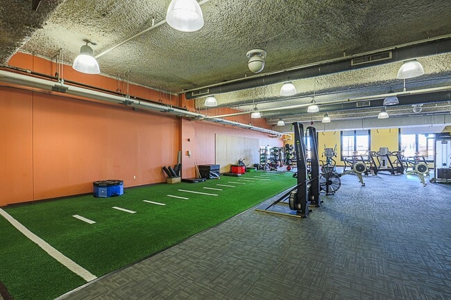 Building Photo - 675 S President St