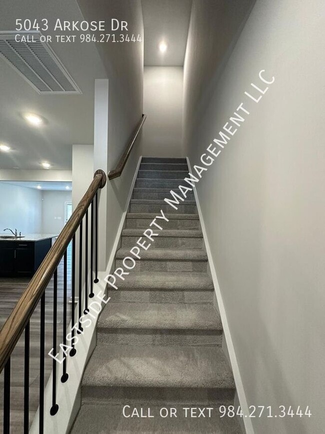 Building Photo - 5043 Arkose Dr