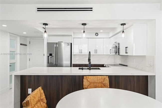 Building Photo - 5701 Collins Ave