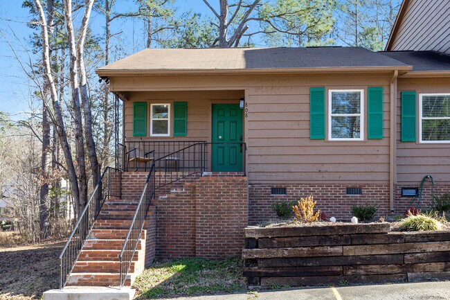 Building Photo - 808 Kendall Dr