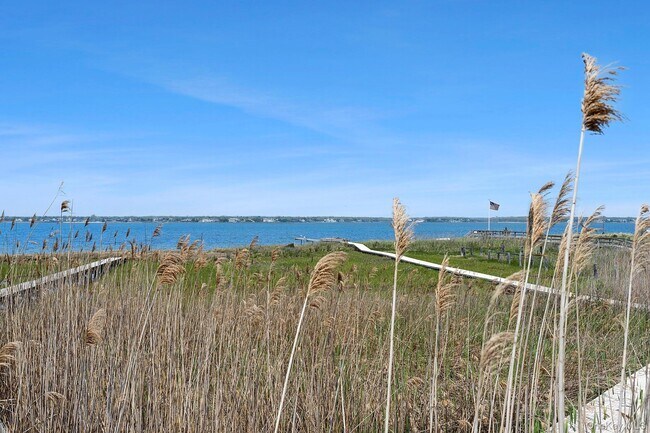 Building Photo - 588 Dune Rd