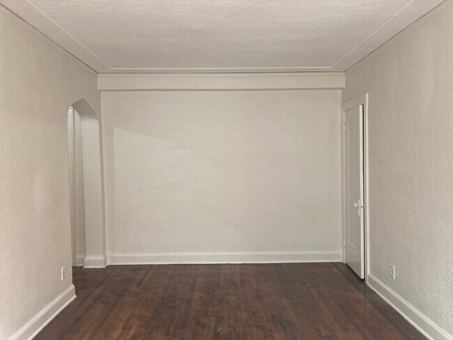 Building Photo - 1725 Van Dyke St