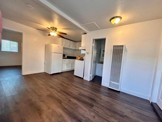 Building Photo - 1427 Hoover Ave