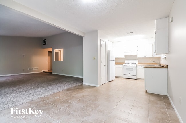 Building Photo - 3226 Deshong Dr SW