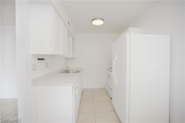 Building Photo - 4635 Bayshore Dr