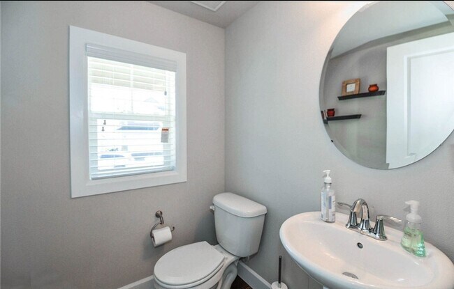 Building Photo - Gorgeous 4BR Home in Canton Park Backing t...