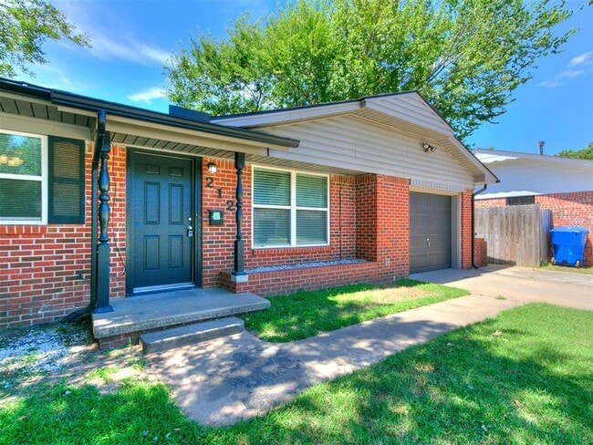 Building Photo - 212 S Mercedes Dr